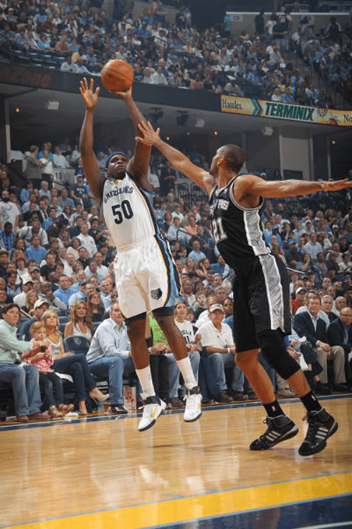 开云体育app-马刺横扫雄鹿,乔治·希尔完成帽子戏法的简单介绍