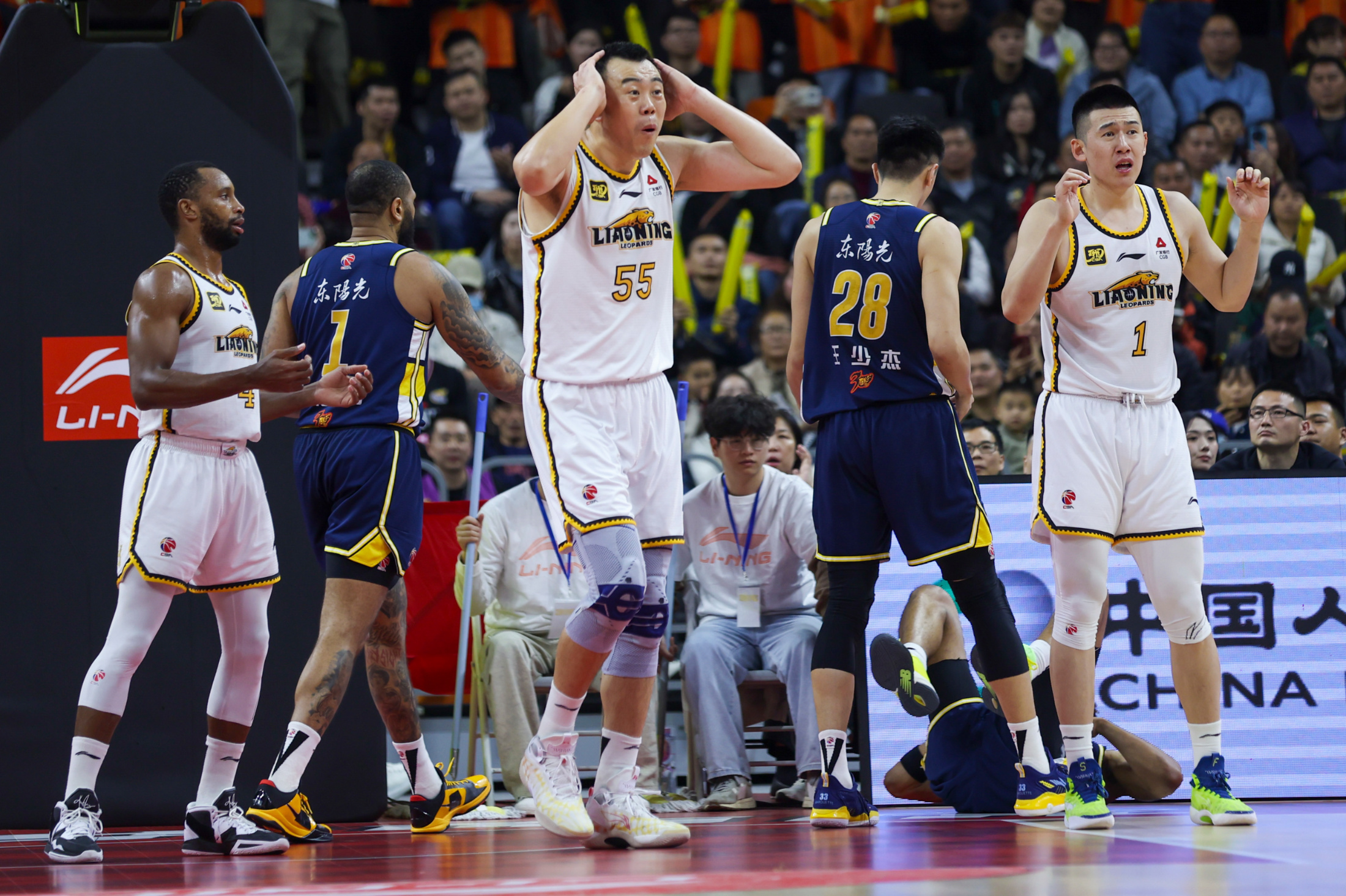 开云平台-关于新疆男篮状态回暖，与对手激烈对抗的信息