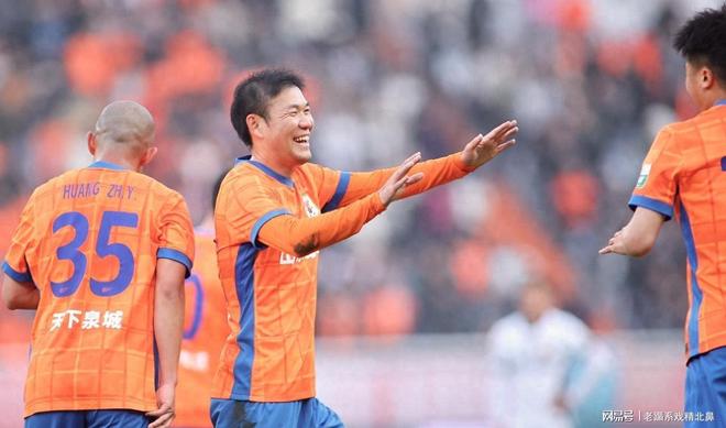 关于广州富力主场战平山东鲁能，争霸中超领头羊的信息