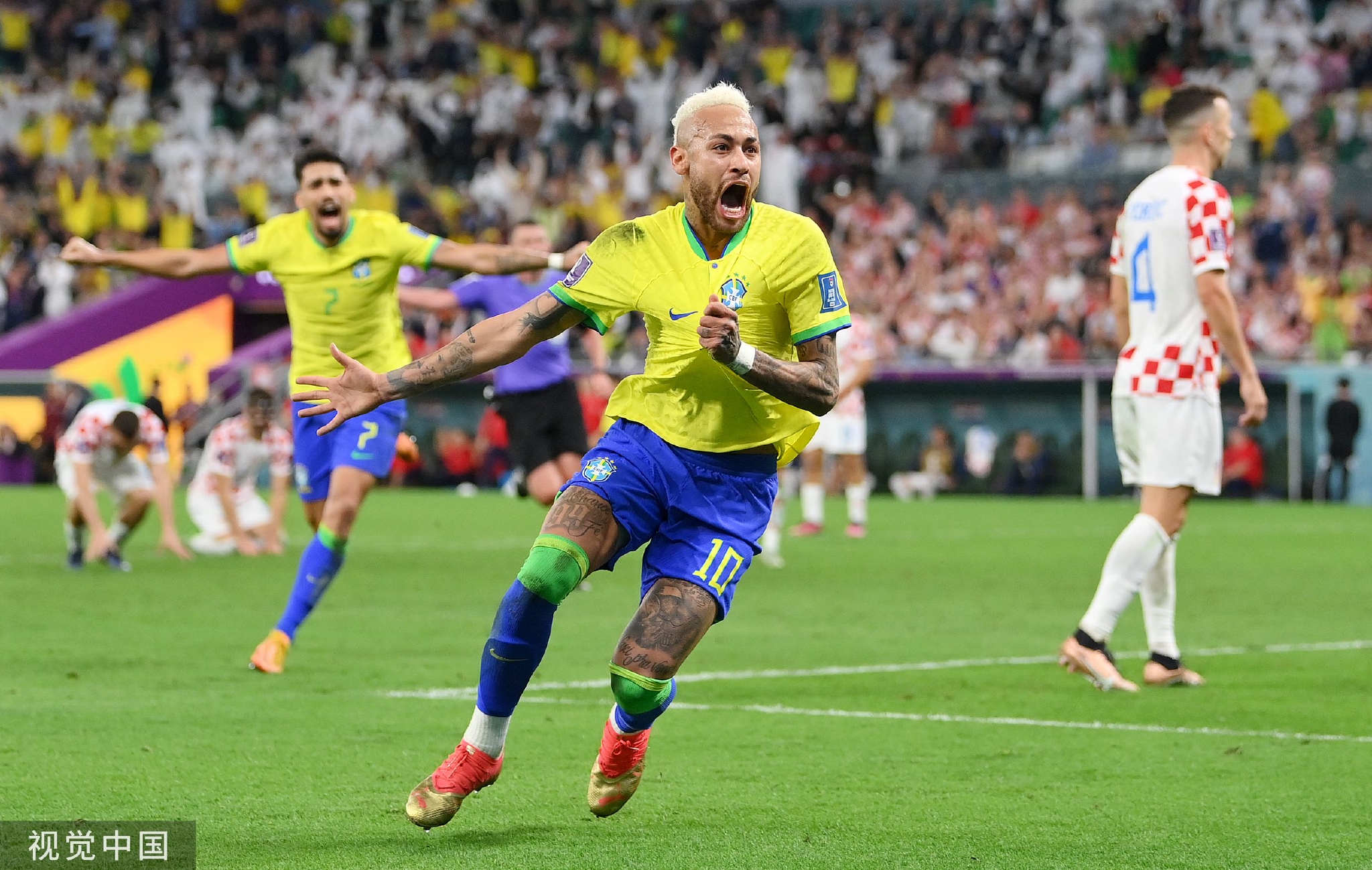 包含奥地利淘汰乌克兰，意气风发挺进欧预赛四强的词条