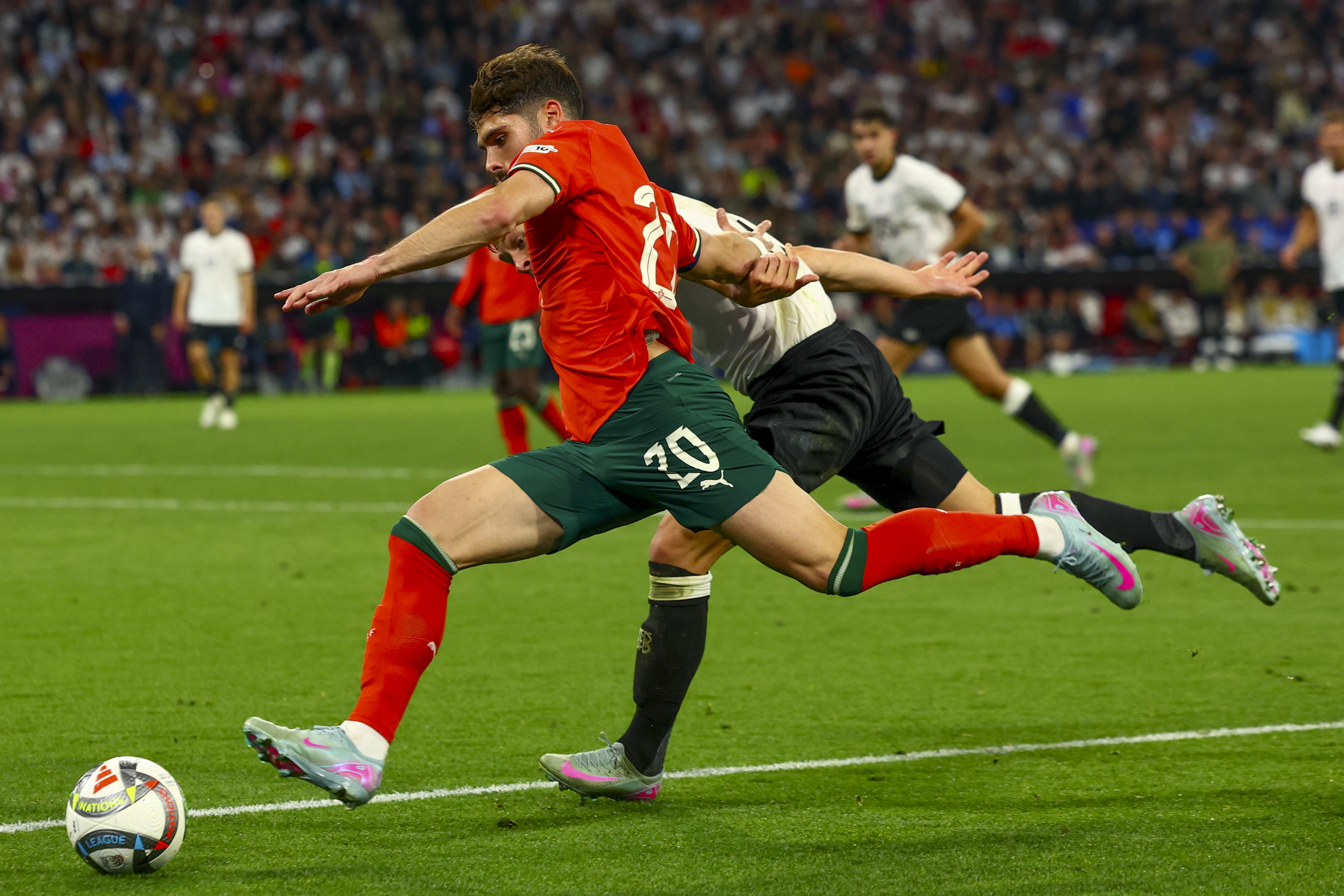 关于葡萄牙队完胜奥地利队，梁靖崑刷新纪录的信息